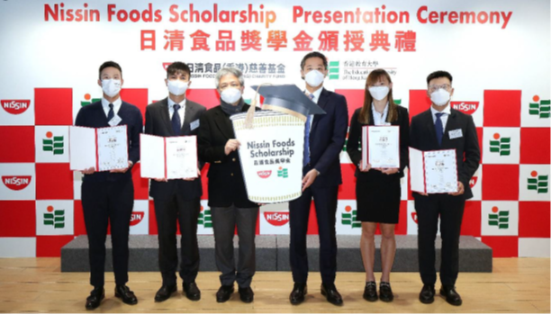 Mr. Kiyotaka ANDO, Chairman of Nissin Foods (Hong Kong) Charity Fund (middle right), and Professor Stephen CHEUNG Yan Leung, President of EdUHK (middle left), announced the launch of the Nissin Foods Scholarship for Elite Athletes. The four scholarship recipients for the 2022-2023 academic year are - Mr. Dickson TAM Joe Dick (first from left); Mr. WONG Hong Ching (second from left); Mr. CHOI Kwan Lok (first from right) and Ms. FU Chi Yan (second from right).