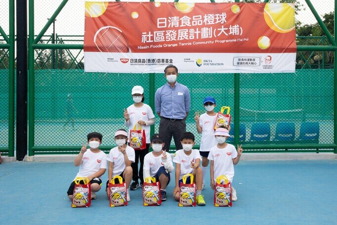 Mr. Kiyotaka ANDO, Chairman of the Advisory Committee of the Charity Fund (second row, middle), poses with programme participants after presenting with them each with a Nissin souvenir set.