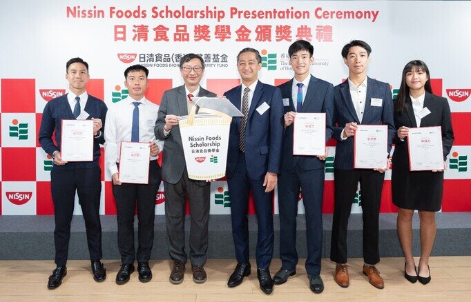 Mr. Kiyotaka ANDO, Chairman of Nissin Foods (Hong Kong) Charity Fund (middle right), and Professor John LEE Chi Kin, President of EdUHK (middle left), attended the Presentation Ceremony for Nissin Foods Scholarship for Elite Athletes 2023-2024 today. Five of the seven scholarships recipients attended the ceremony, the three new awardees for the 2023/24 academic year are (from right to left) Miss CHAN Wing Yee, Mr. YUE Ching Ho and Mr. TANG Cheuk Yiu, as well as the two renewed awardees - Mr. Dickson TAM Joe Dick (first from left) and Mr. CHOI Kwan Lok (second from left).